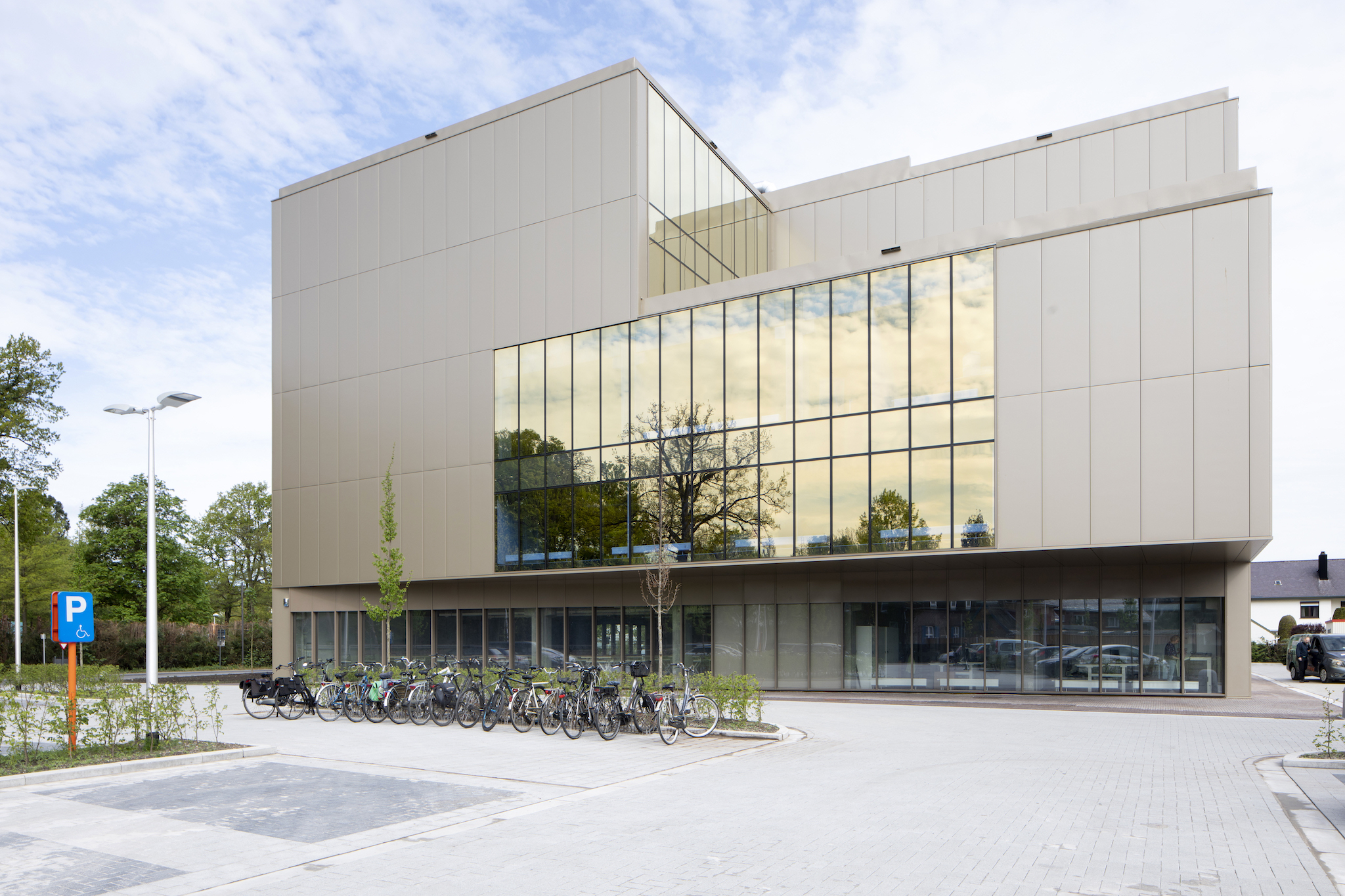 Educatief- en administratief centrum